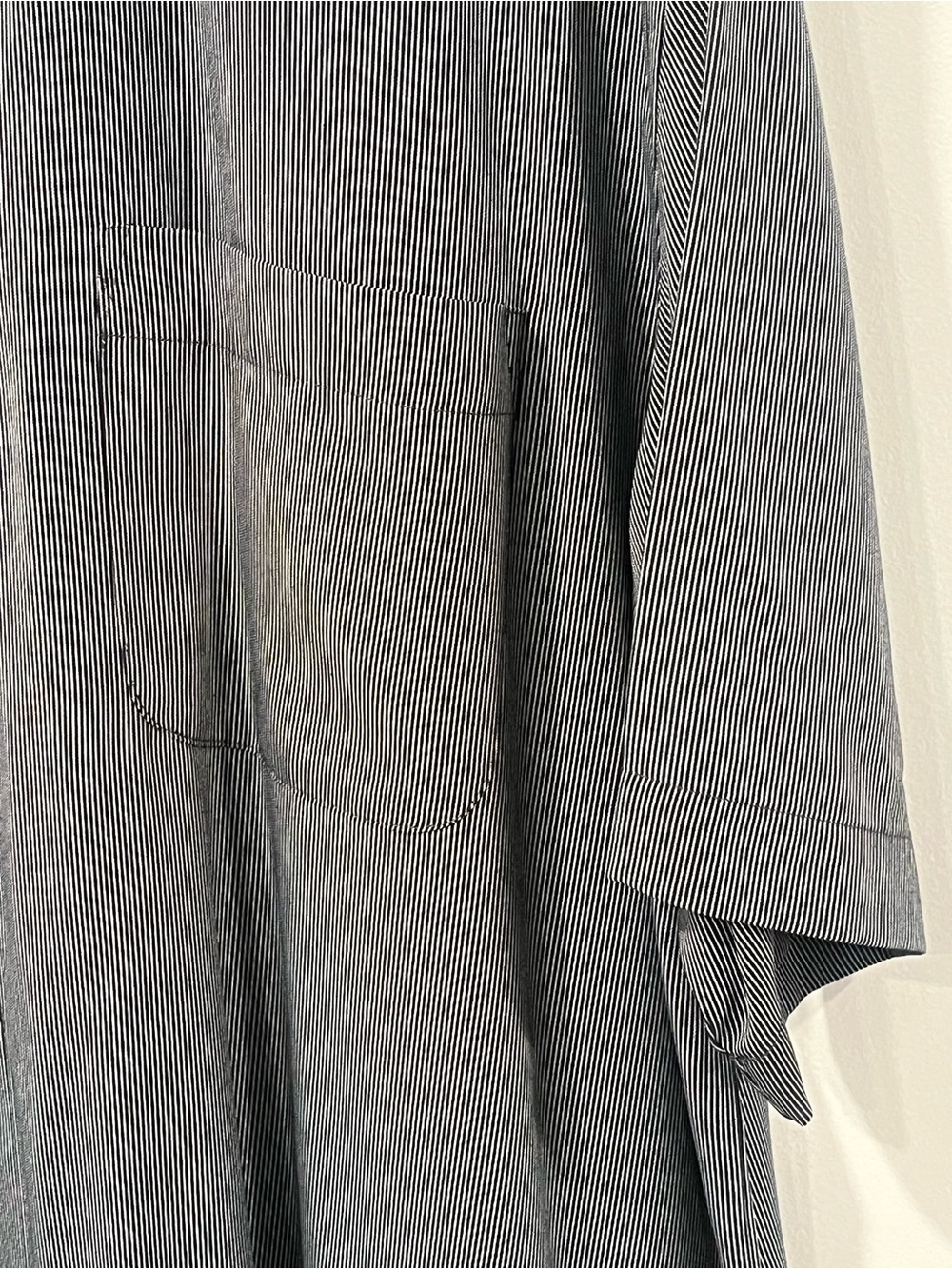 Men’s Gray Short-Sleeve Button-Up Shirt - Picture 3 of 4